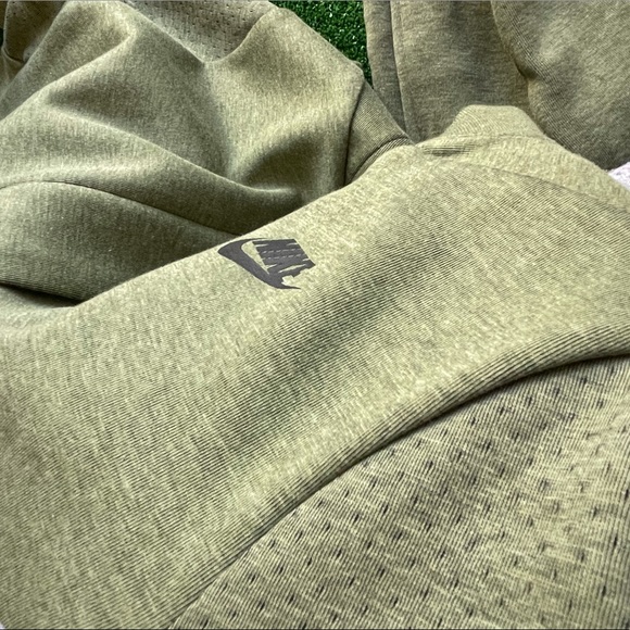 NIKE 2 Piece set - Jacket and Joggers - Picture 4 of 9